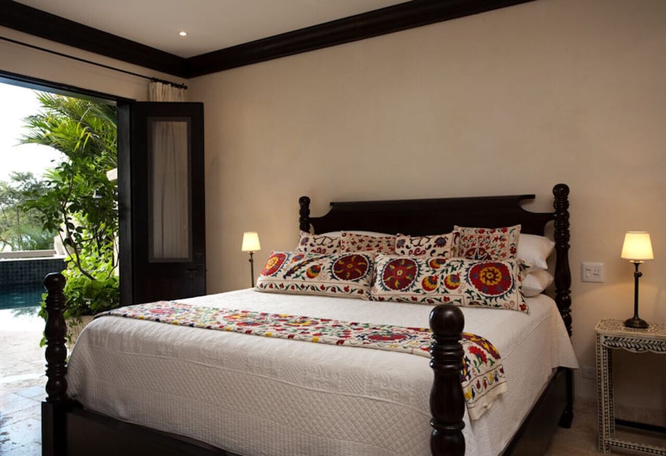 Bedroom 5 - One King bed - Ground floor