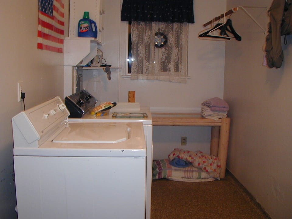mudroom/laundry area