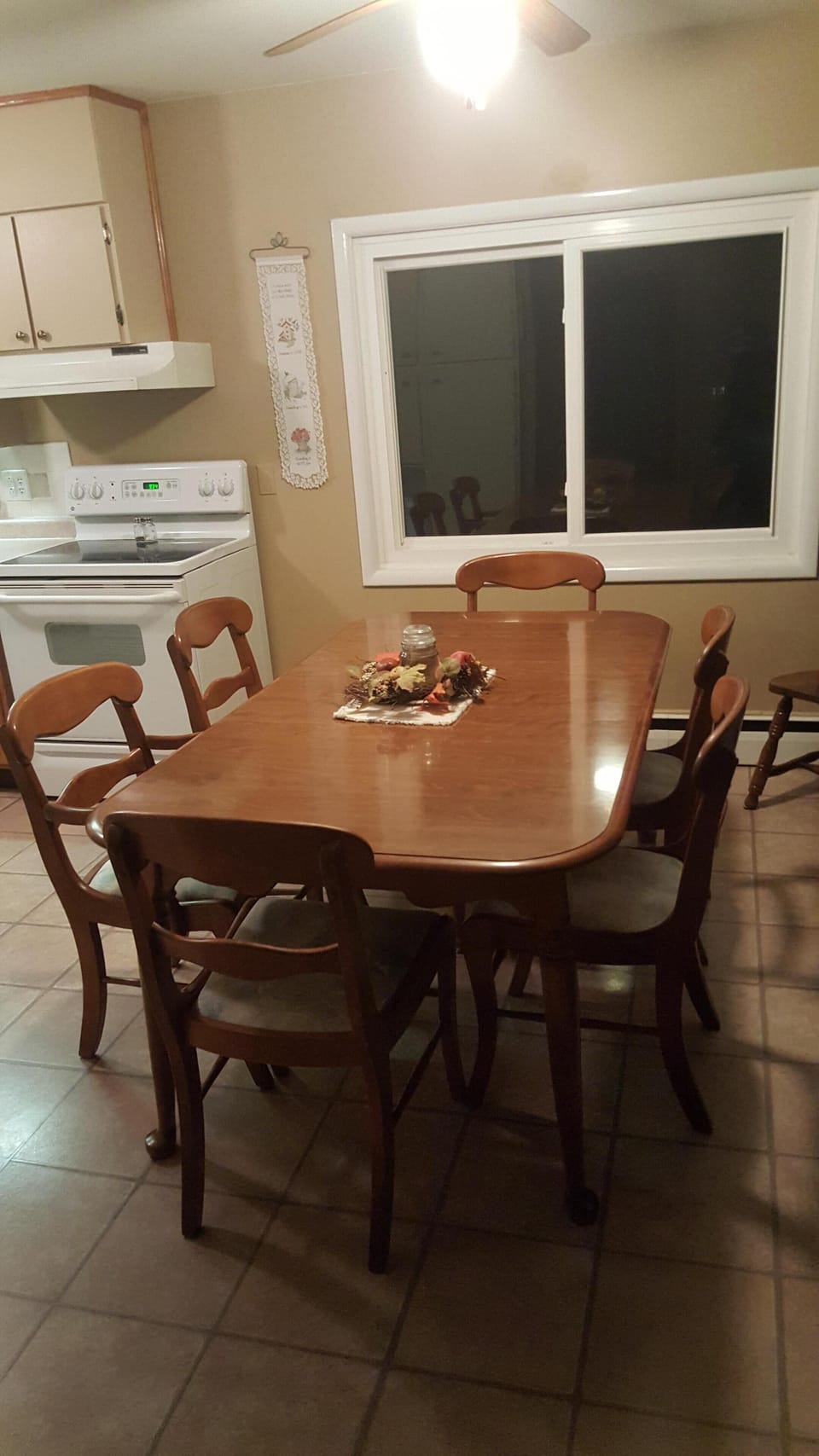 Dining room, seats 6