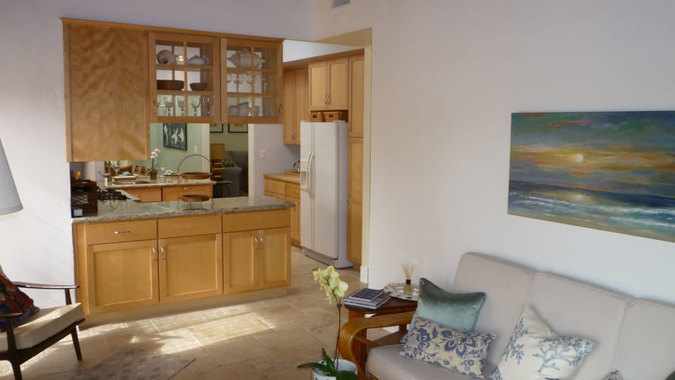 View thru to kitchen, dining room and family room