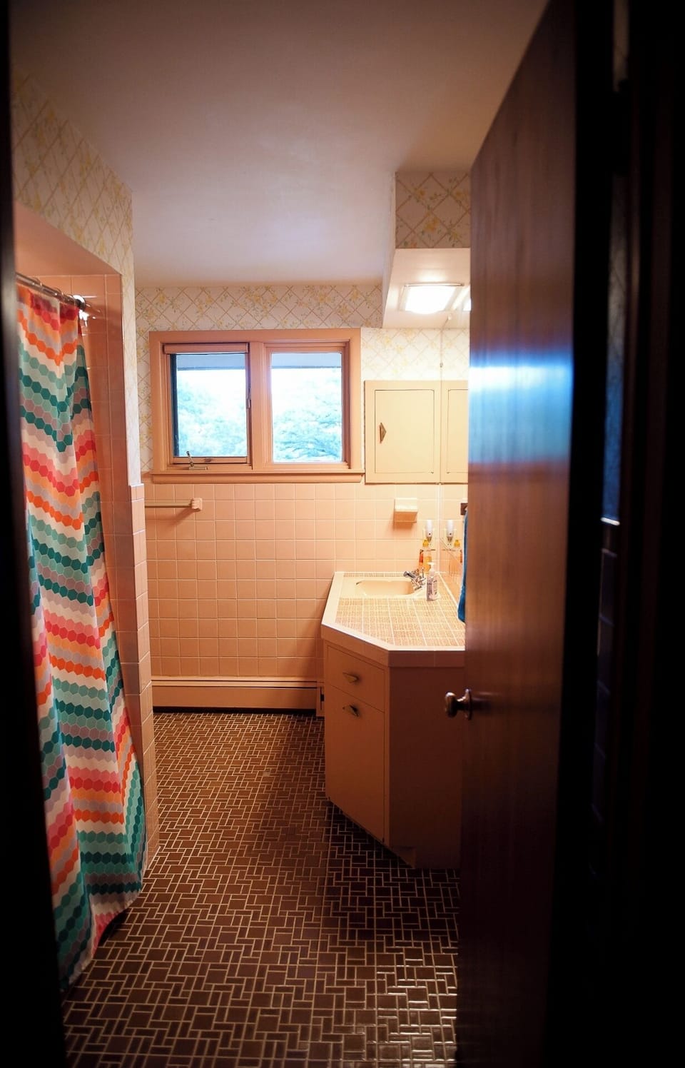 Bathroom in the Main House. There are full baths between each pair of bedrooms.