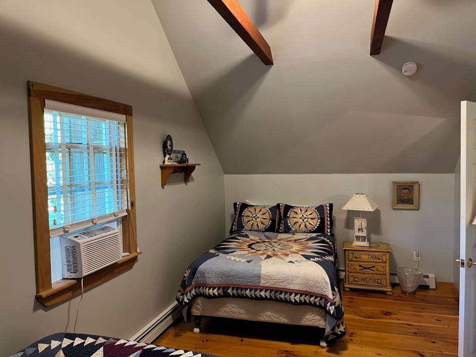 A 3rd bedroom with 2 full beds
