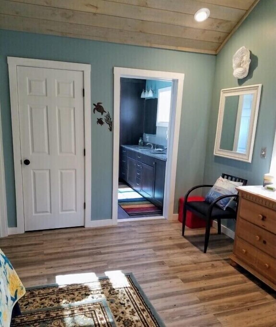 Master Bedroom - King Size Bed - Second Floor