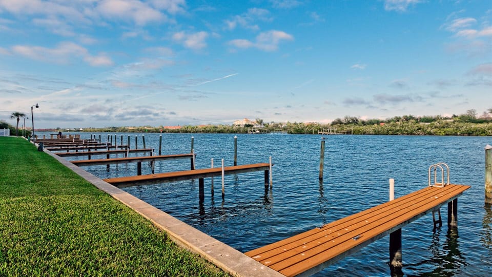 Boat Docks Directly on Intracoastal Waterway