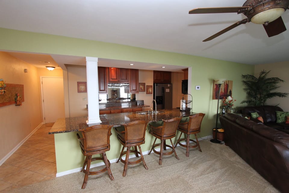 Front entry (storm/screen door lets in air/light) Wall mirrors reflect lake view