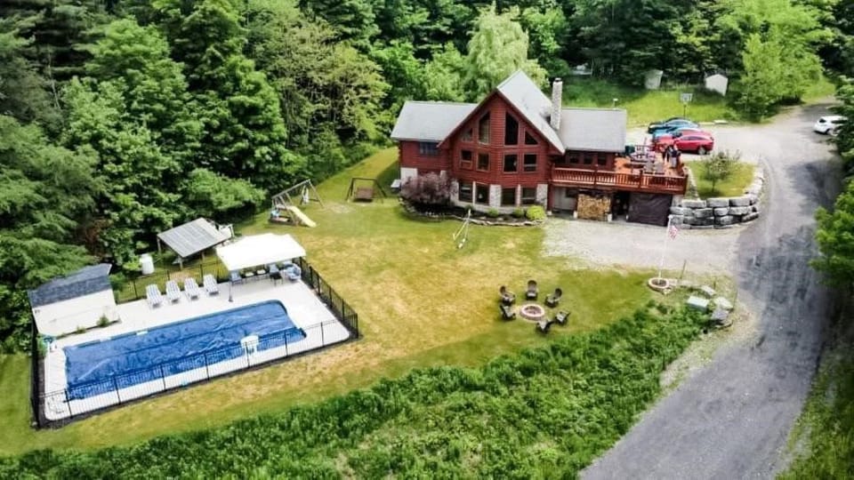 The pool is a large 36x16, non diving pool being 6ft to 3ft in depth.