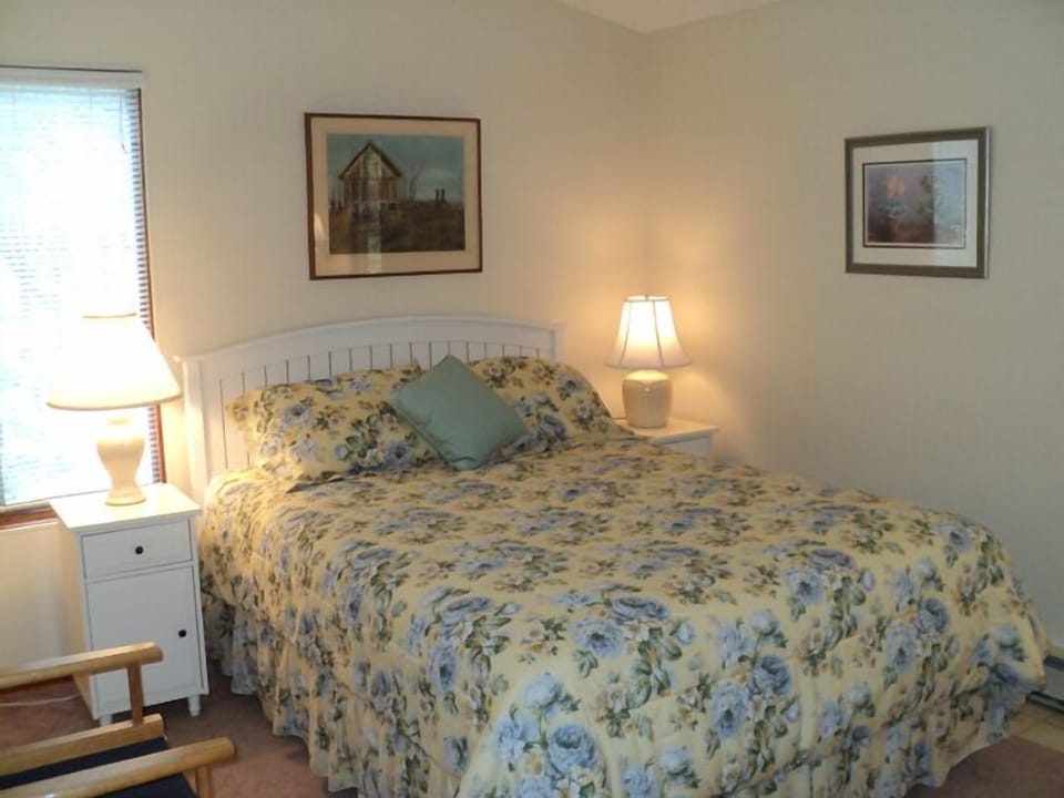 Queen Bedroom