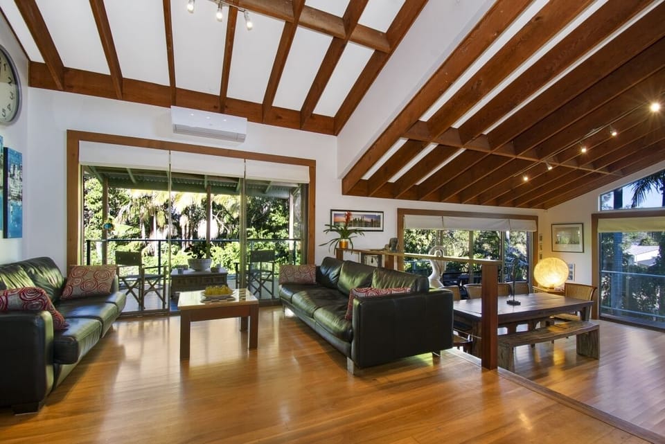 2nd living space to deck overlooking tree tops