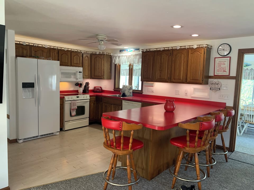 Island with 4 stools
