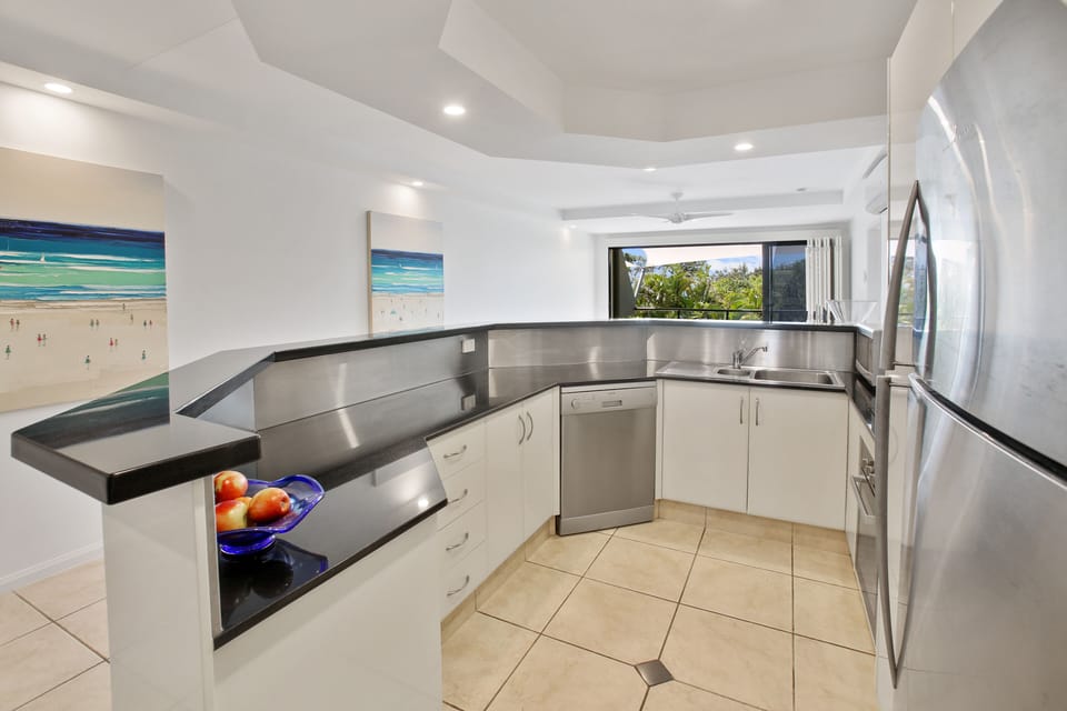 Spacious Granite kitchen