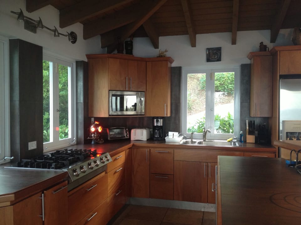 Main floor fully equipped kitchen