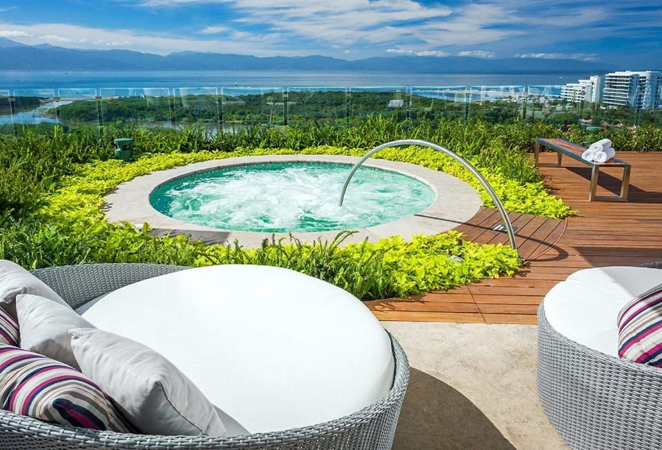 Outdoor spa tub