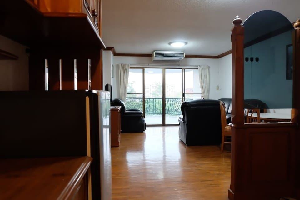 Large 1BR Condo 2Beds 4ppl @Hillside 4