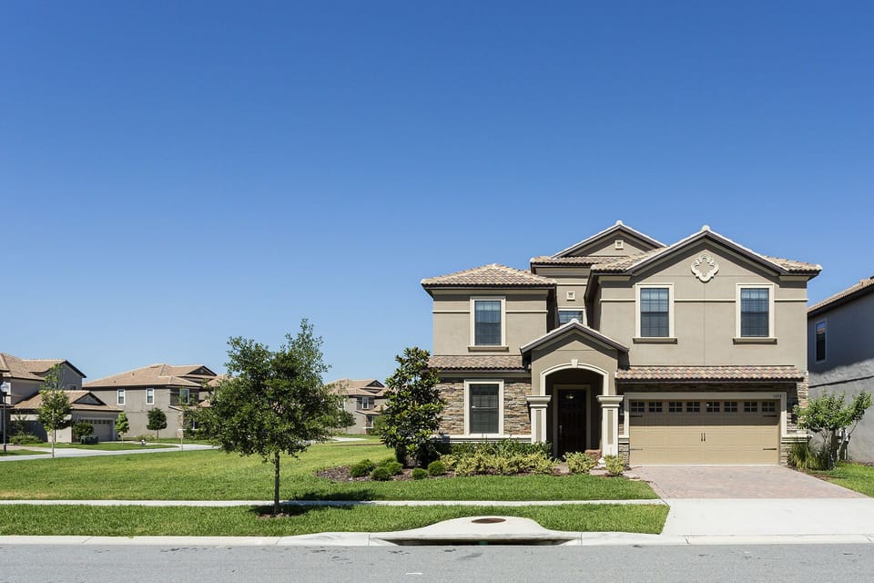Beautiful 8 bedroom home with LARGE double lot!