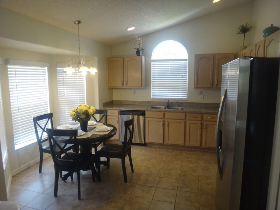 Kitchen/Breakfast Nook