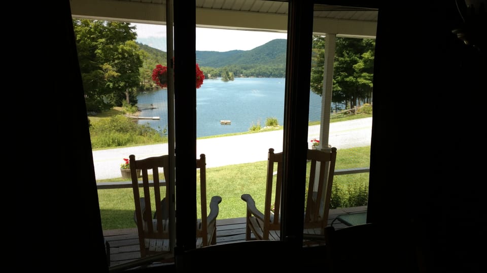 Rock on the porch and view Echo Lajke