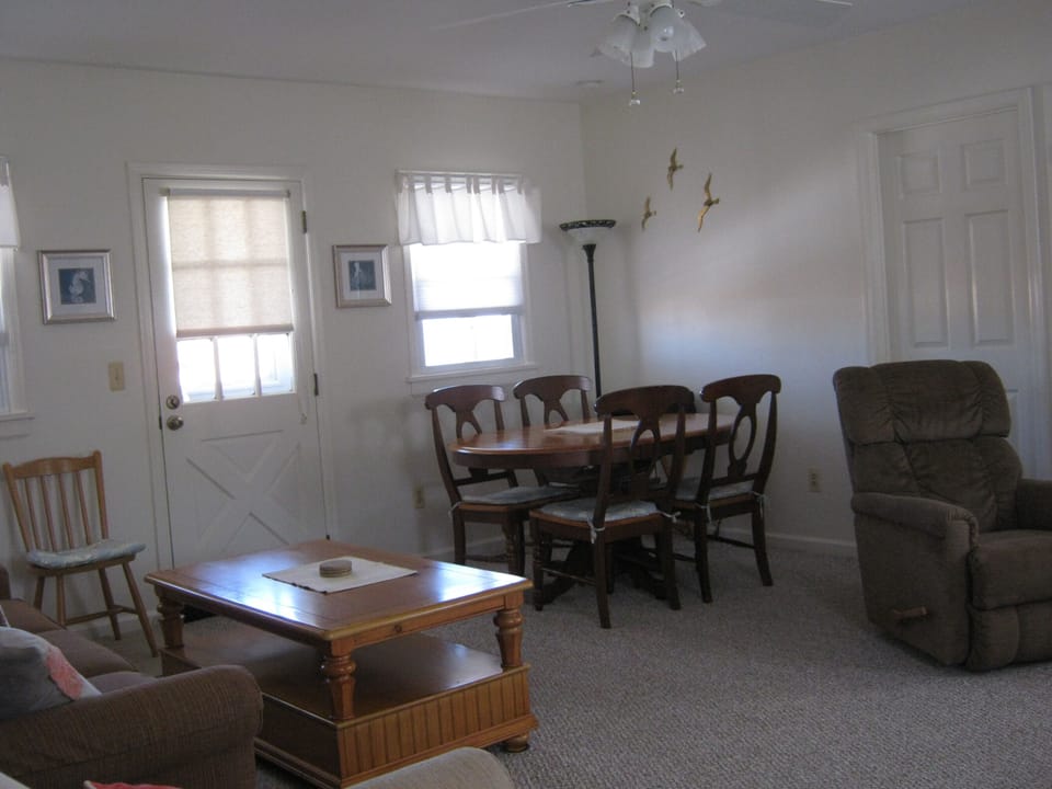 Living Room With Comfy Furn.
