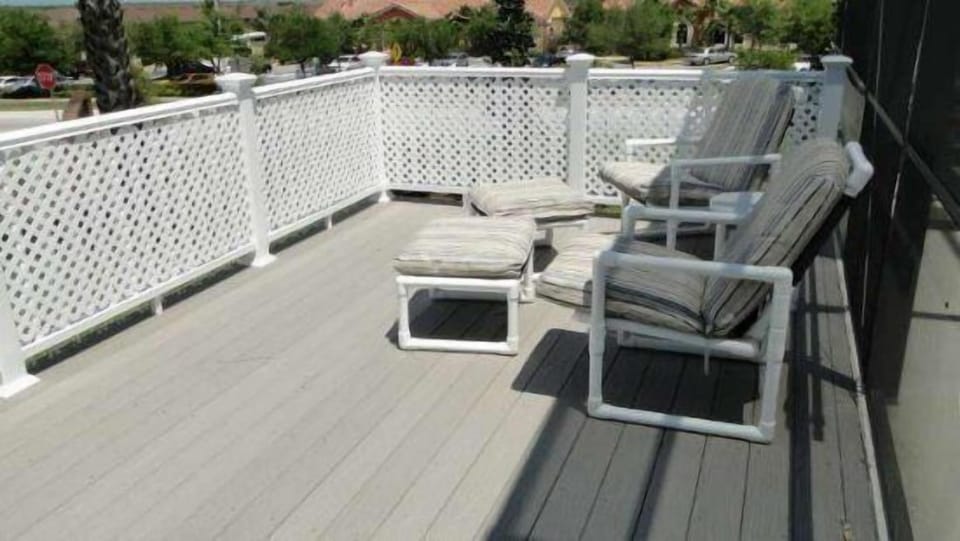 Big sun deck and lots of yard space