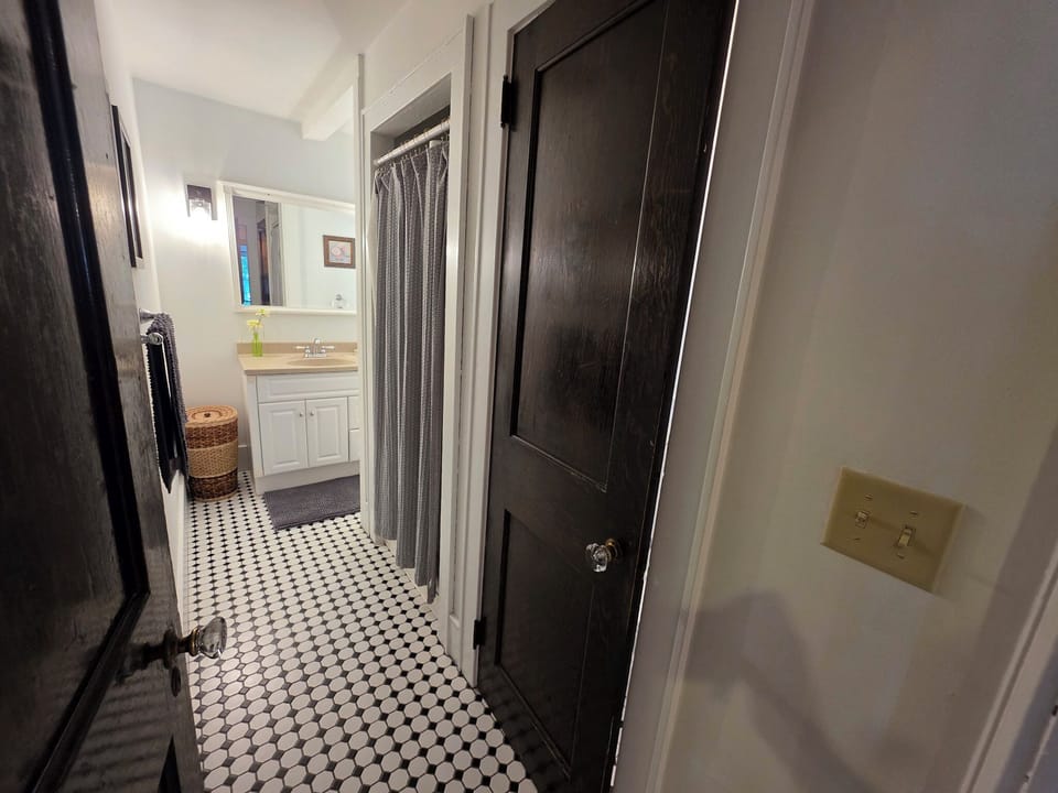 Main floor full bath