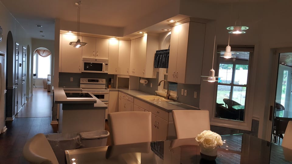 Kitchen looking towards Florida room