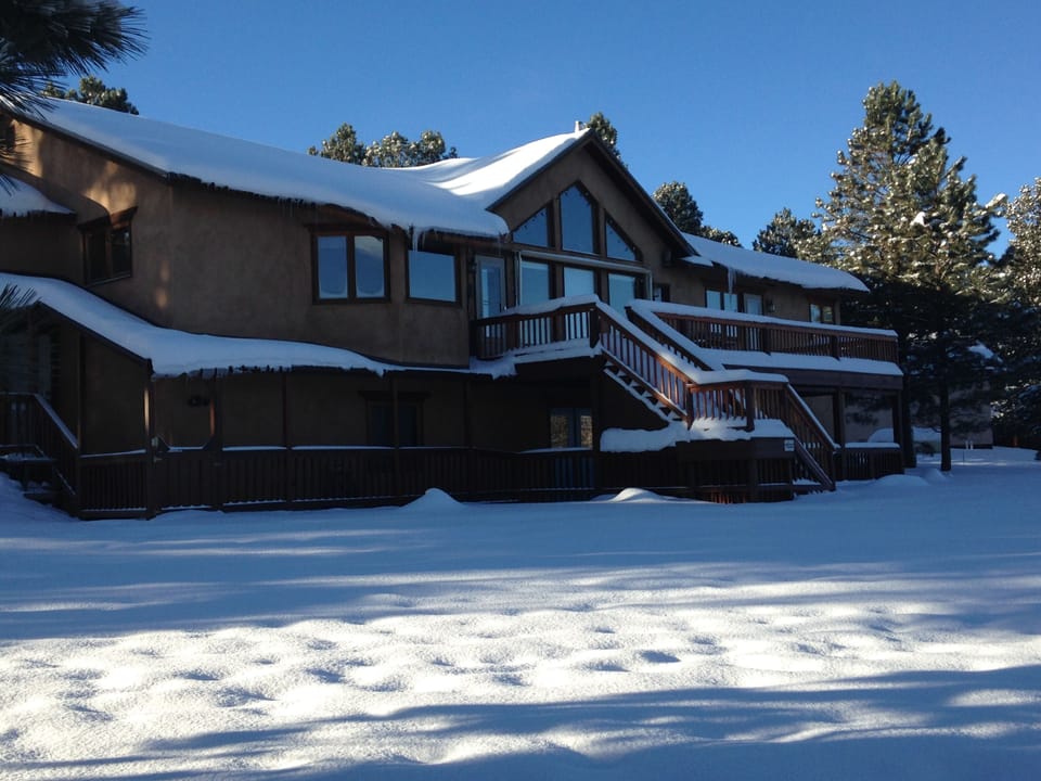 Winter wonderland in Angel Fire - large house great for families and friends