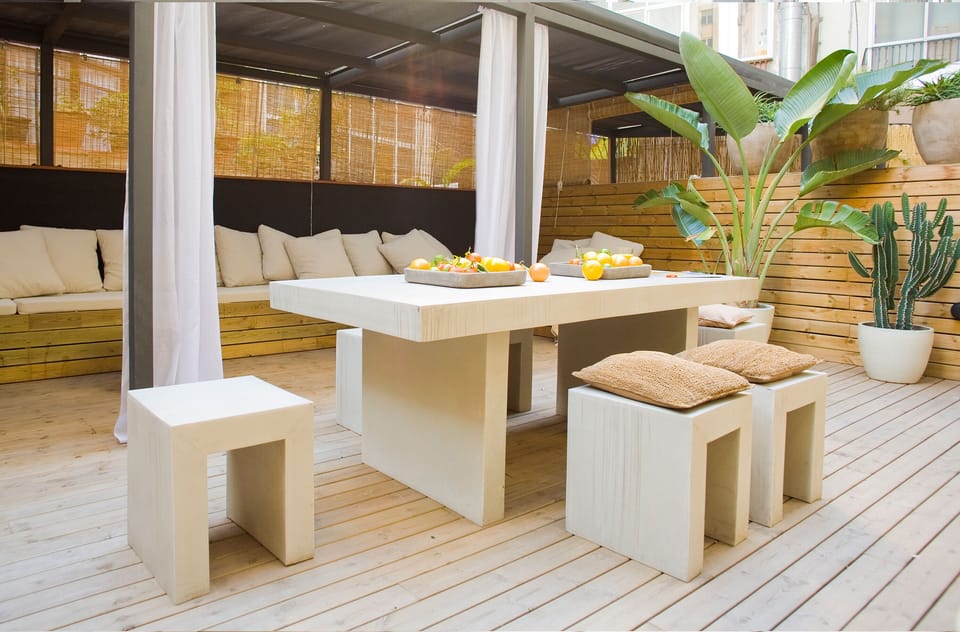 Outdoor dining