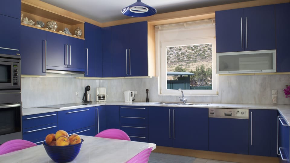 Kitchen (middle floor)