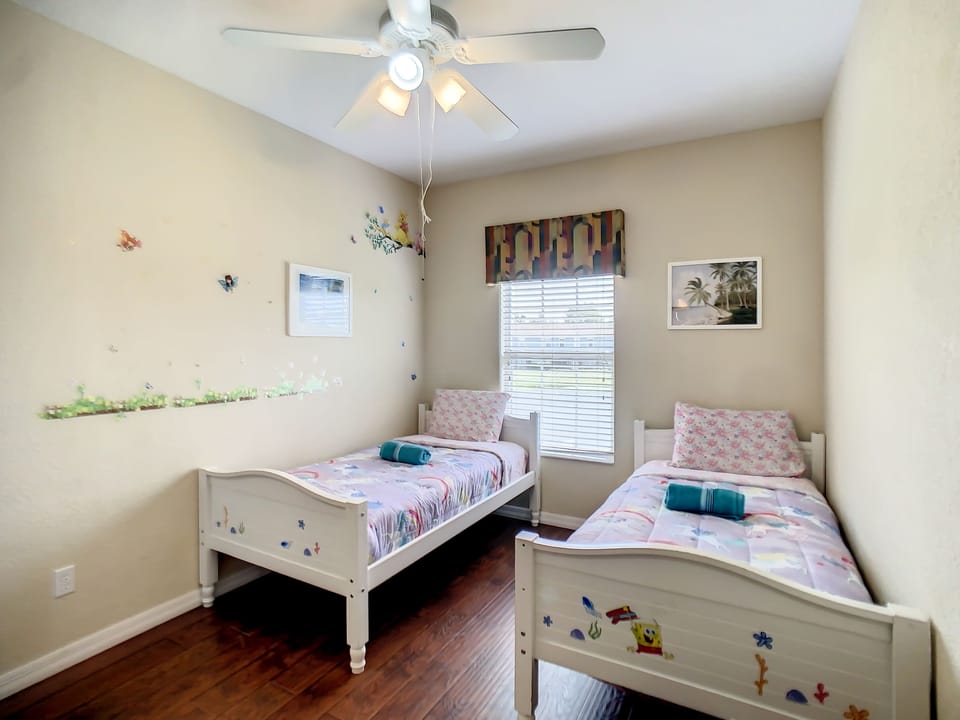 The 4th bedroom with 2 twin beds upstairs