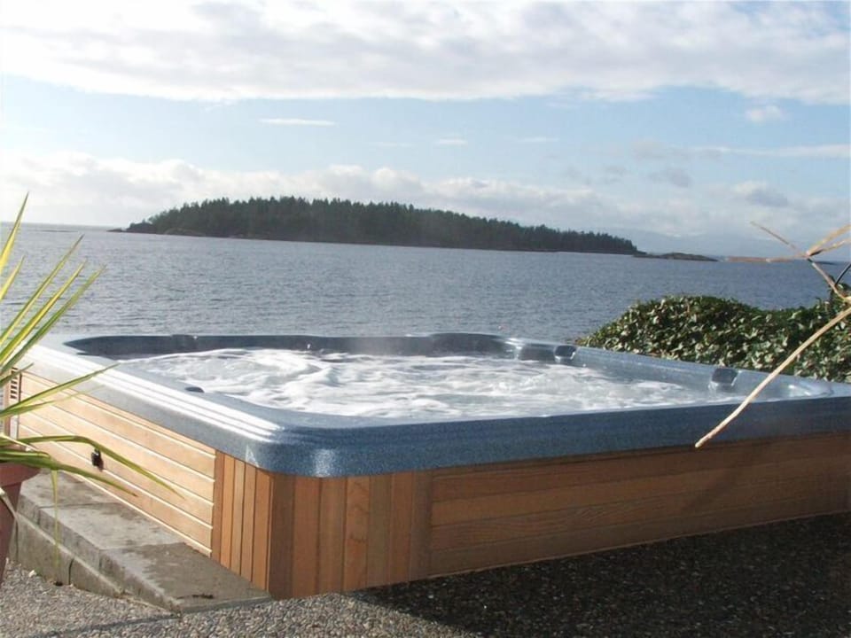 hot tub overlooking the sea