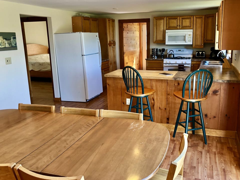 Dining & Kitchen Area