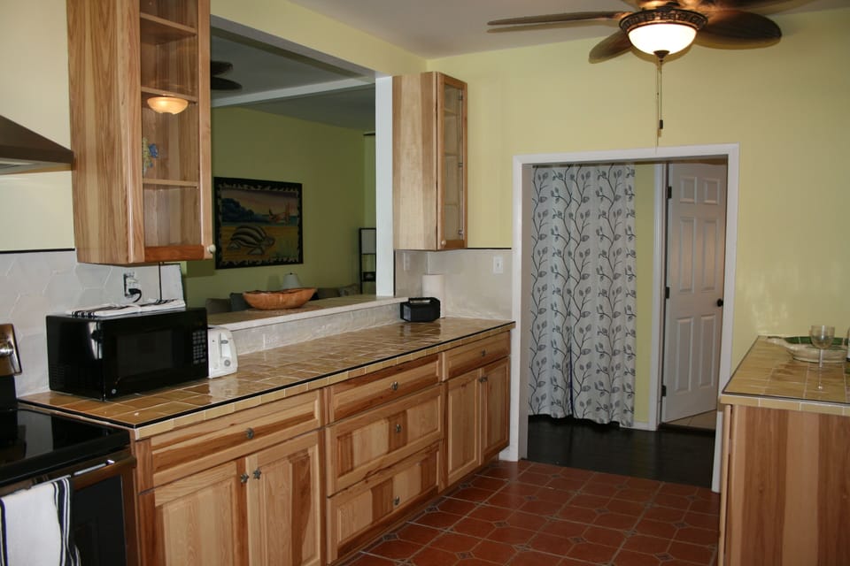Great set up for entertaining with tons of countertop, pass-through & peninsula.