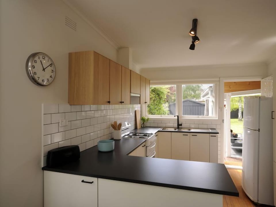 Sunny updated kitchen