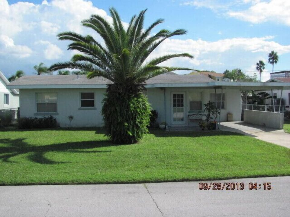 View from the street, what you see when you arrive!
