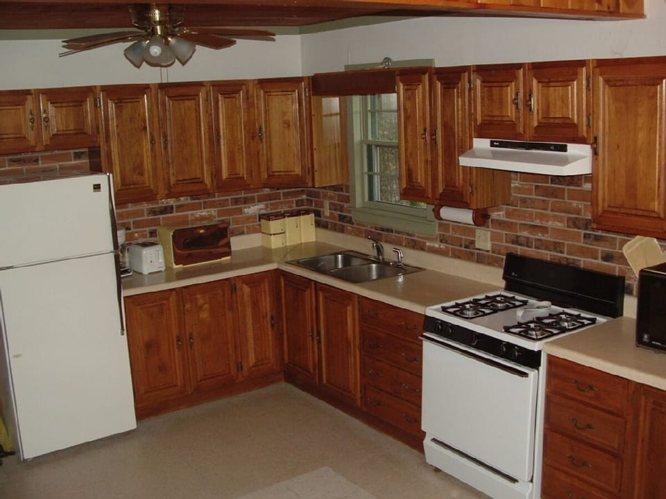 Large Kitchen with Gas Stove