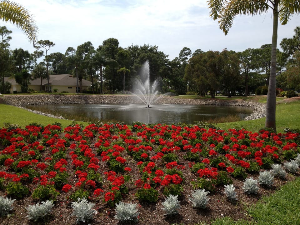 Fountain Lakes
entrance 