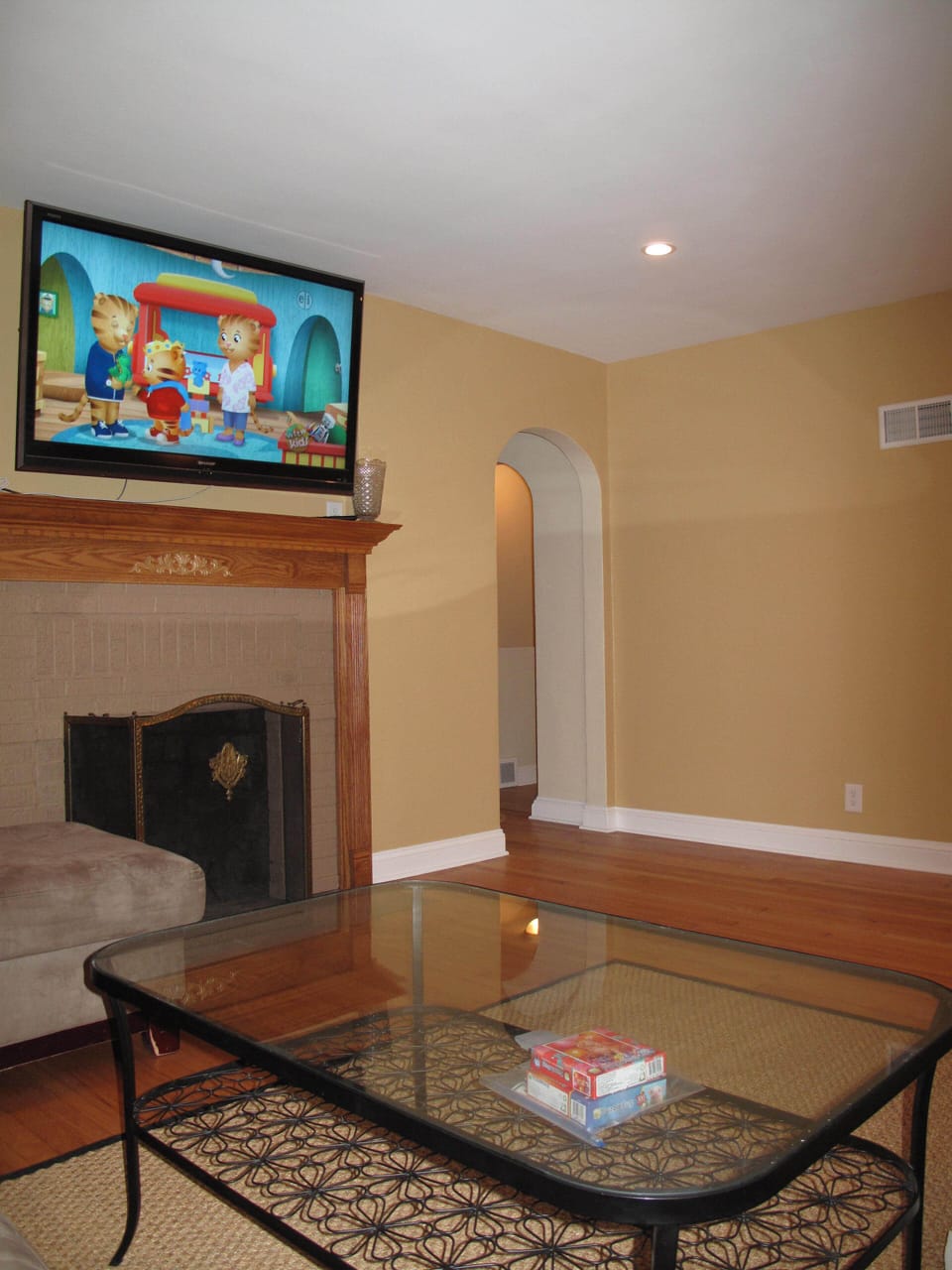 Comfy living room with Cable TV and Wifi!
