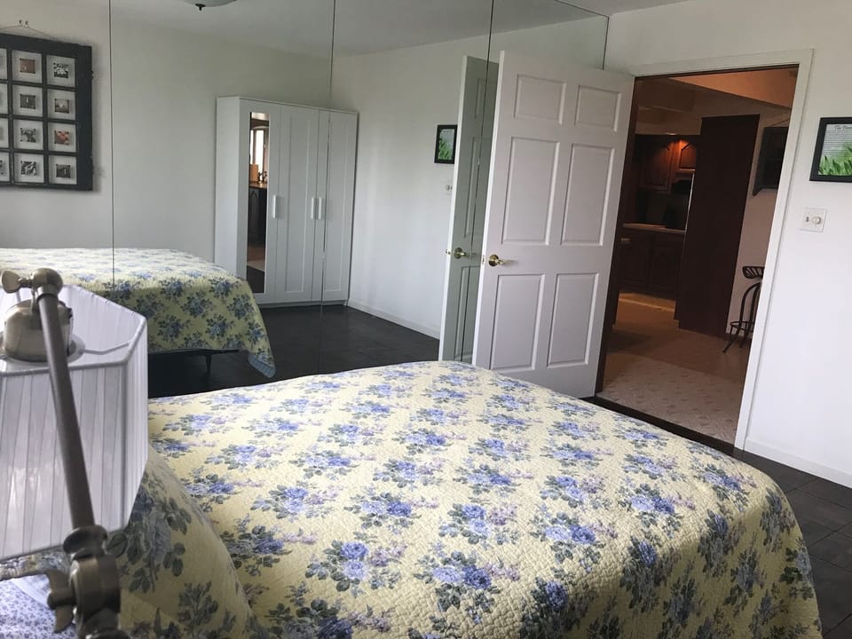 The Perennial - Full size bed on ground floor.