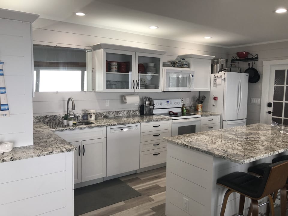 south kitchen, island, DW
