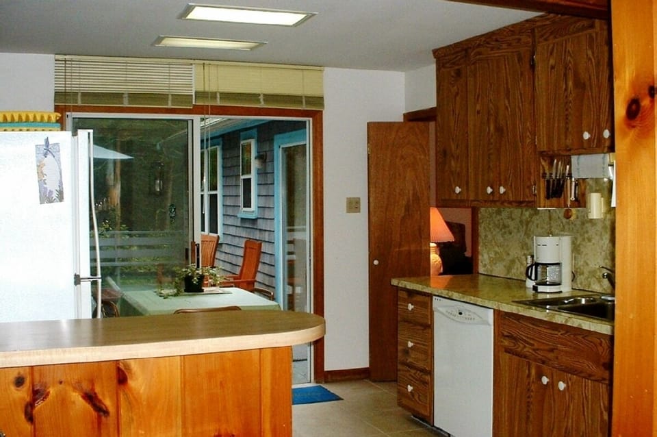 Ceramic Tiled Kitchen & Bar Overlooks Side Deck