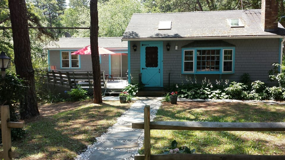 Front entrance with side deck and guest wing