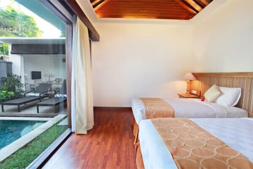 2 Bedroom Private Pool in Double  Six