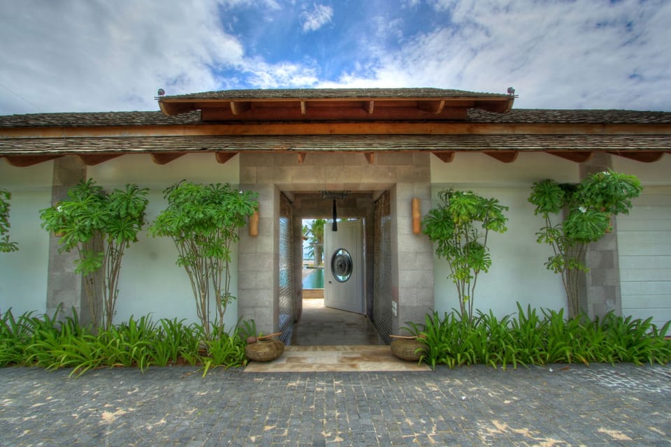 Beachfront Balinese Villa Mia w. Chef