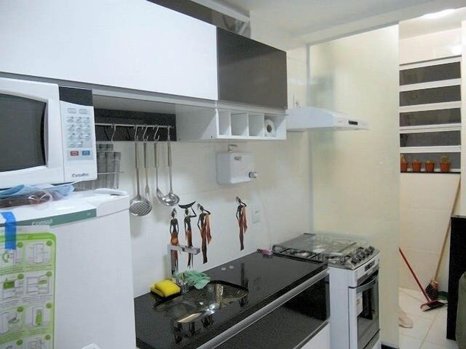 Full kitchen