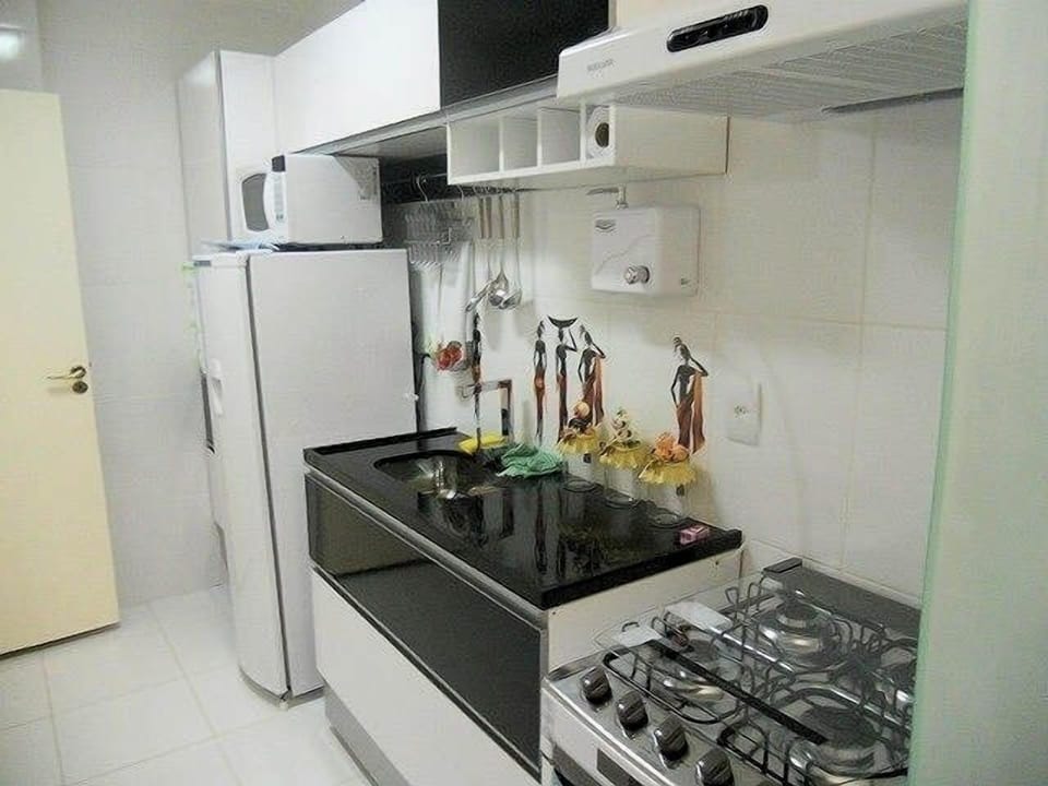 Full kitchen