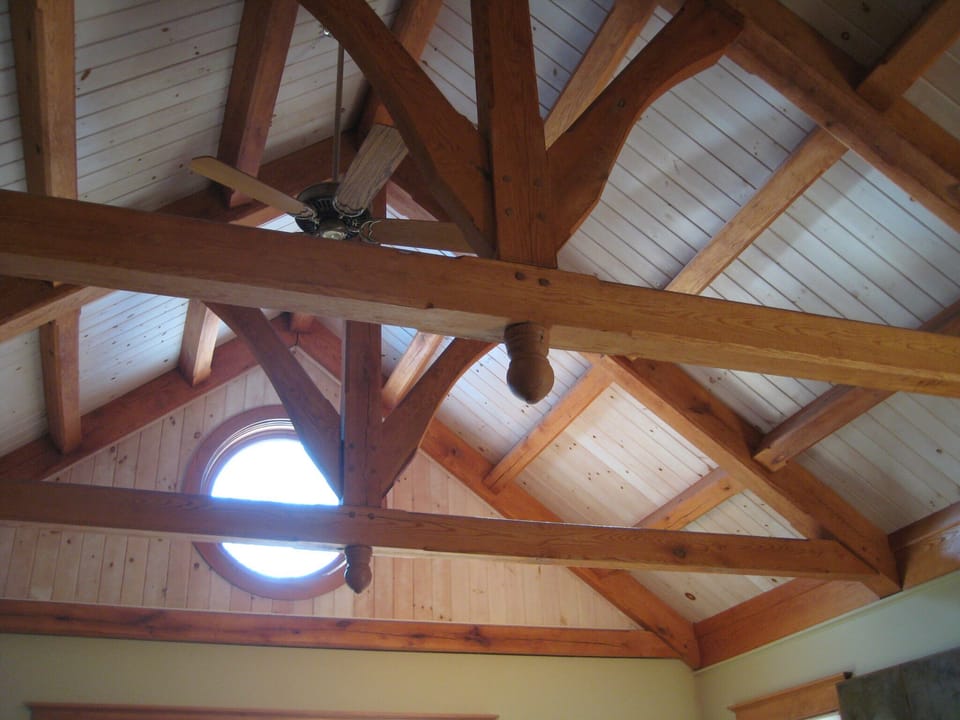 Architectural detail in the den 