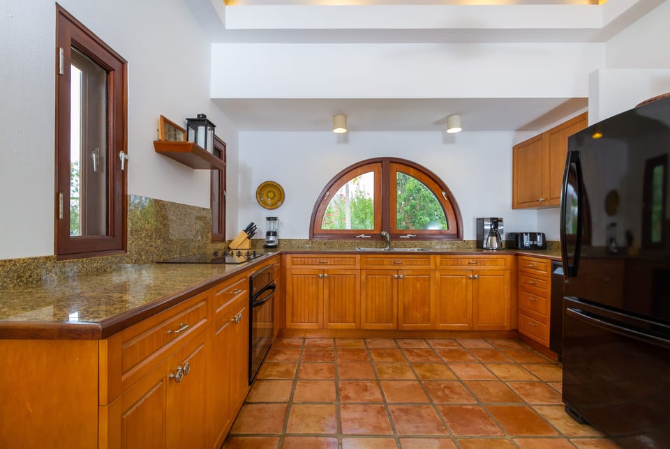Coconut Palm Villa - Fully Equipped Kitchen With Granite Counters