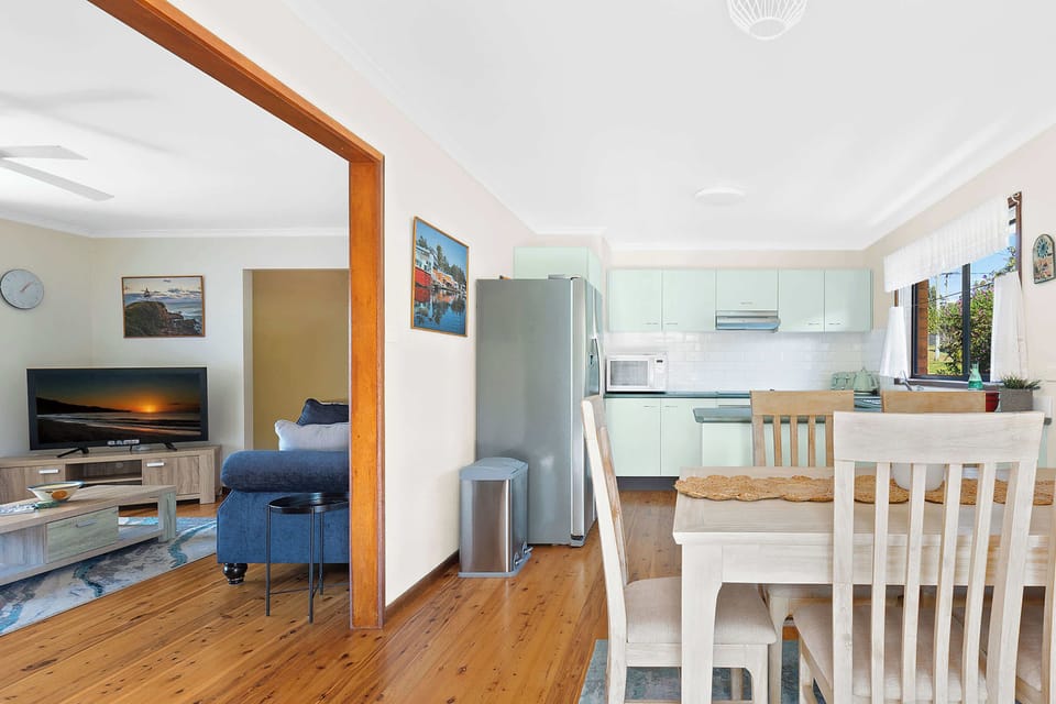 Pet friendly Sonnys @ Tuross Head - Living Space with reverse cycle heat & cool