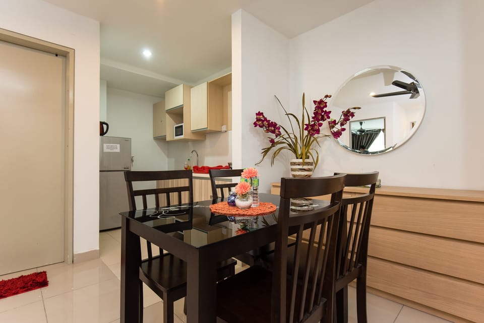 5 Mins Walk to LRT, Opposite Mall