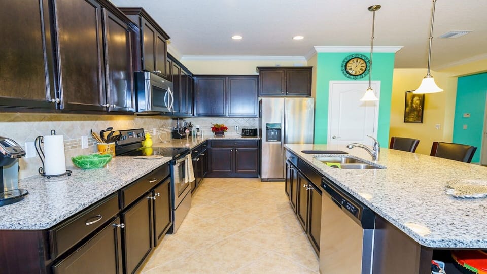 KITCHEN INCLUDES ALL YOUR COOKING AND SERVING NEEDS.