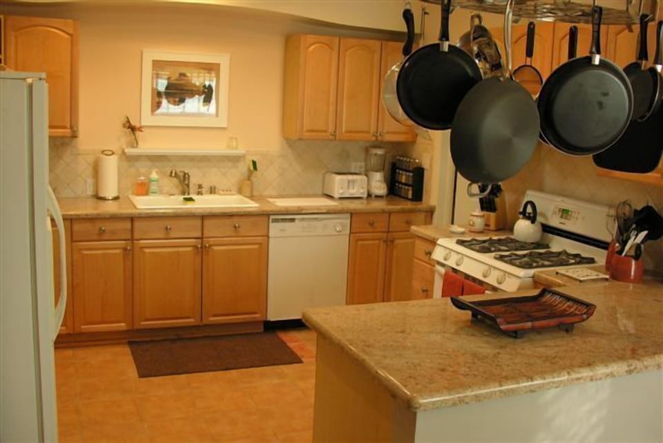 Kitchen view from breakfast room